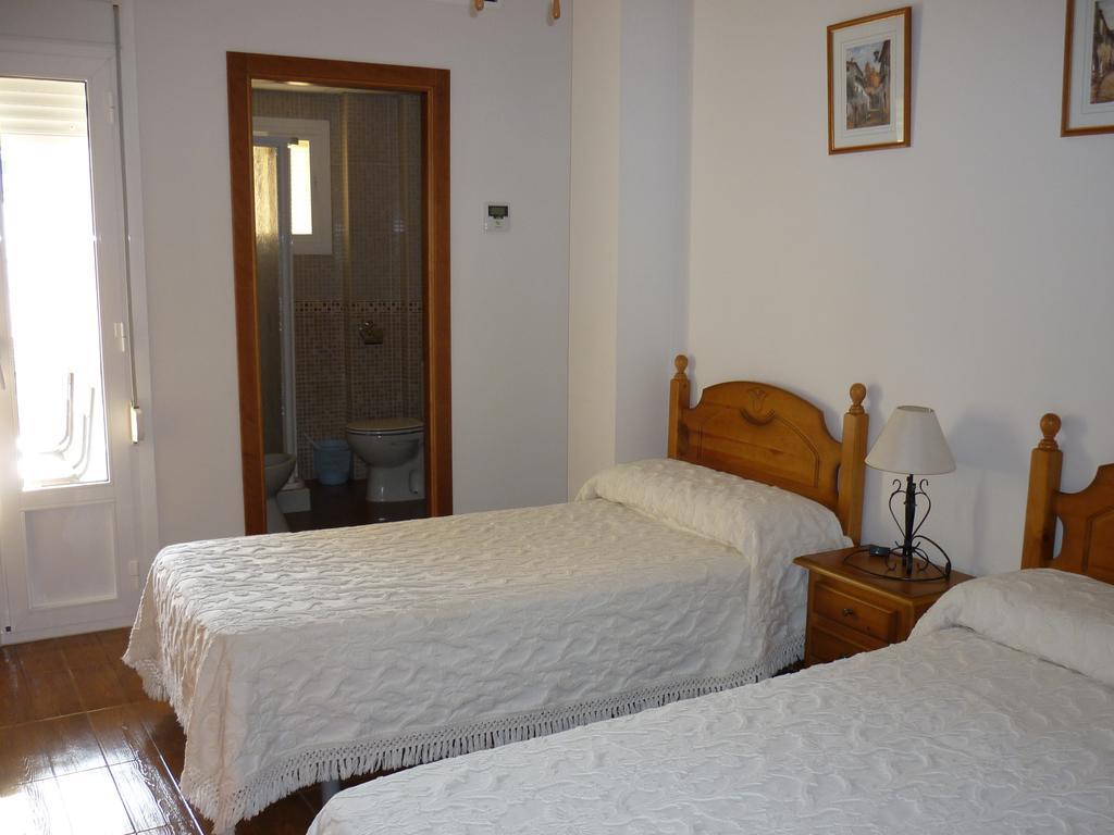 Hotel Las Flores Tolox Quarto foto